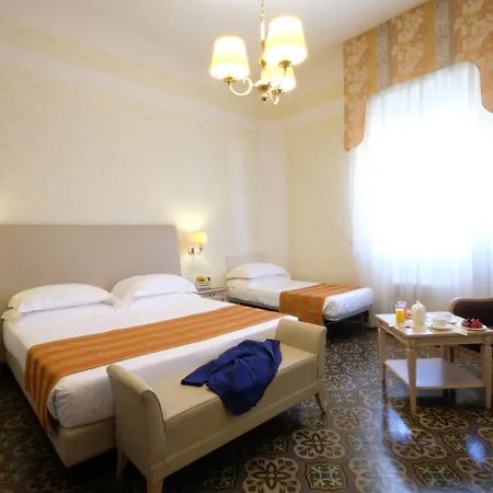 Grand Royal Hotel 4*