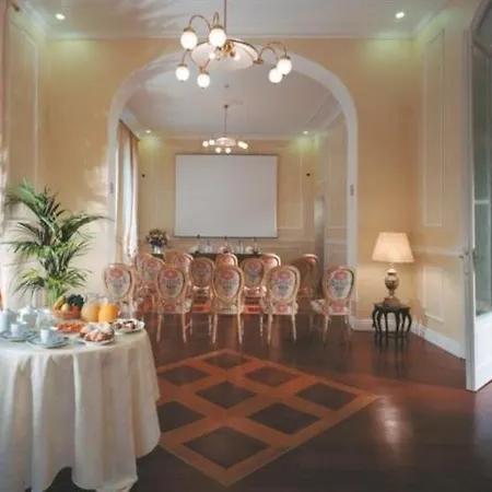 فندق Grand Royal 4*