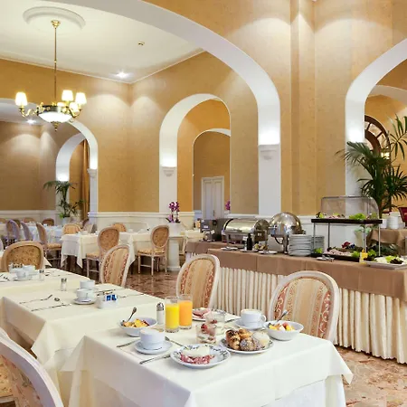 Grand Royal 4* В'яреджо