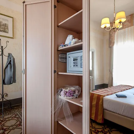 Готель Grand Royal 4*