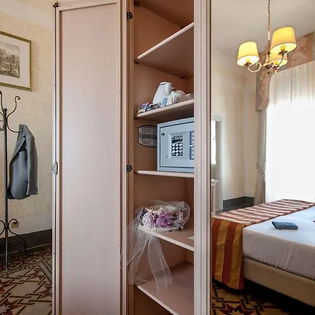 מלון Grand Royal 4*