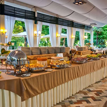 Grand Royal 4* В'яреджо