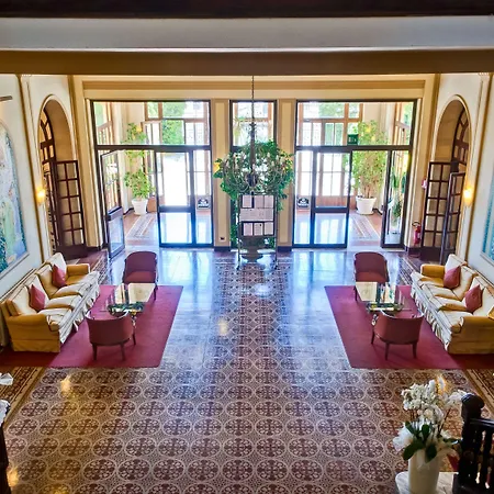 Grand Royal Hotel