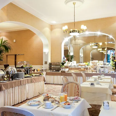 Готель Grand Royal