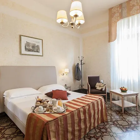 Готель Grand Royal