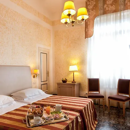 Grand Royal Готель