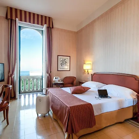 Grand Royal Hotel 4*