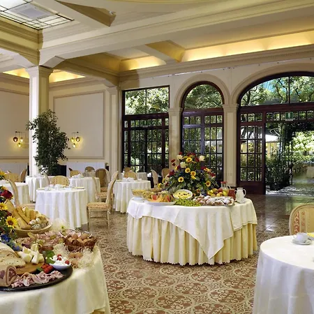 Отель Grand Royal Виареджо