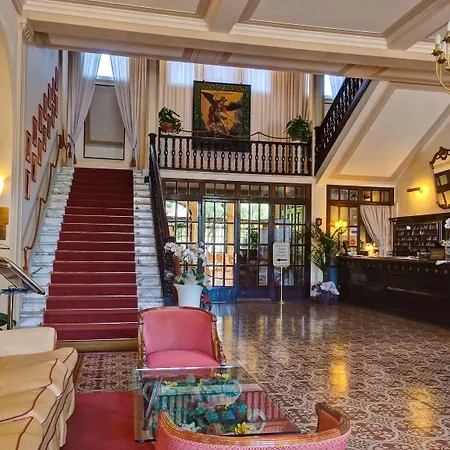 Hotel Grand Royal