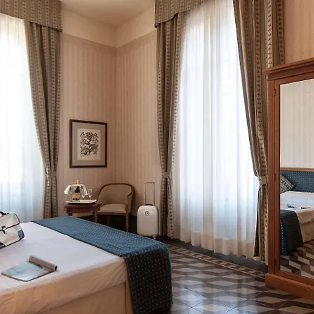 מלון Grand Royal