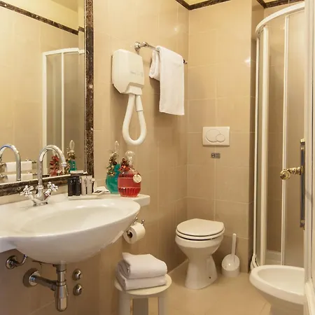 Grand Royal فندق 4*