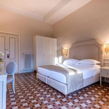 Hotel Grand Royal 4*