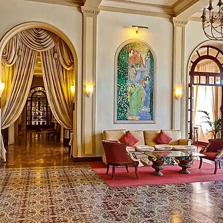 Grand Royal فندق فياريجيو