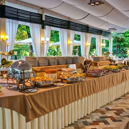 Grand Royal Hotel