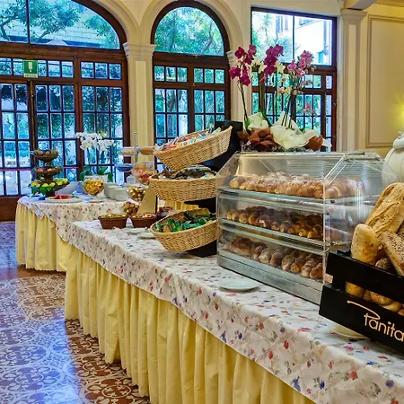 Grand Royal Готель