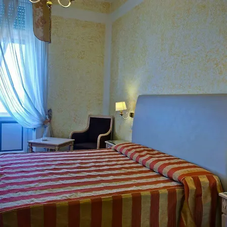 Grand Royal 4* В'яреджо