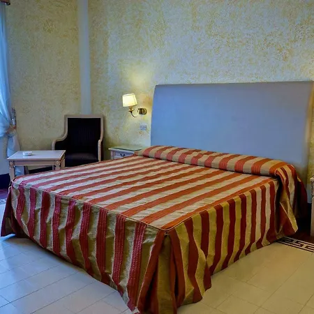 Grand Royal Hotel 4*