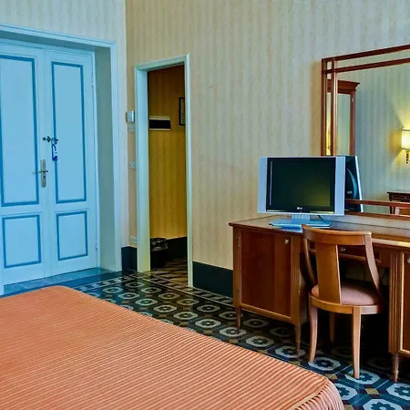 Grand Royal 4* В'яреджо