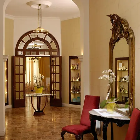 فندق Grand Royal